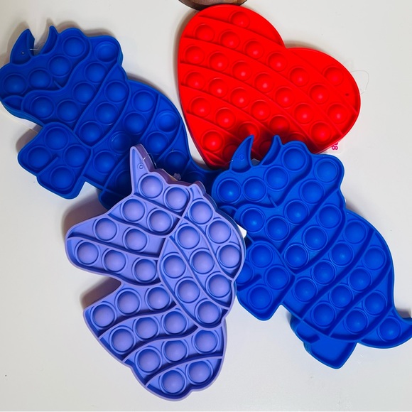 Walmart’s Way to Celebrate! Valentine’s Day Fidget Toys - Picture 1 of 4